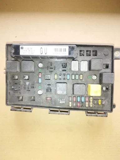 13206748M 2 - Блок предохранителей Opel Zafira B 13206748 1.9 CDTI